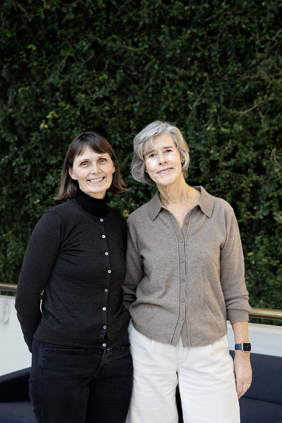 Portrætbillede af Helle og Charlotte som er frivillige hos Alzheimerforeningen
